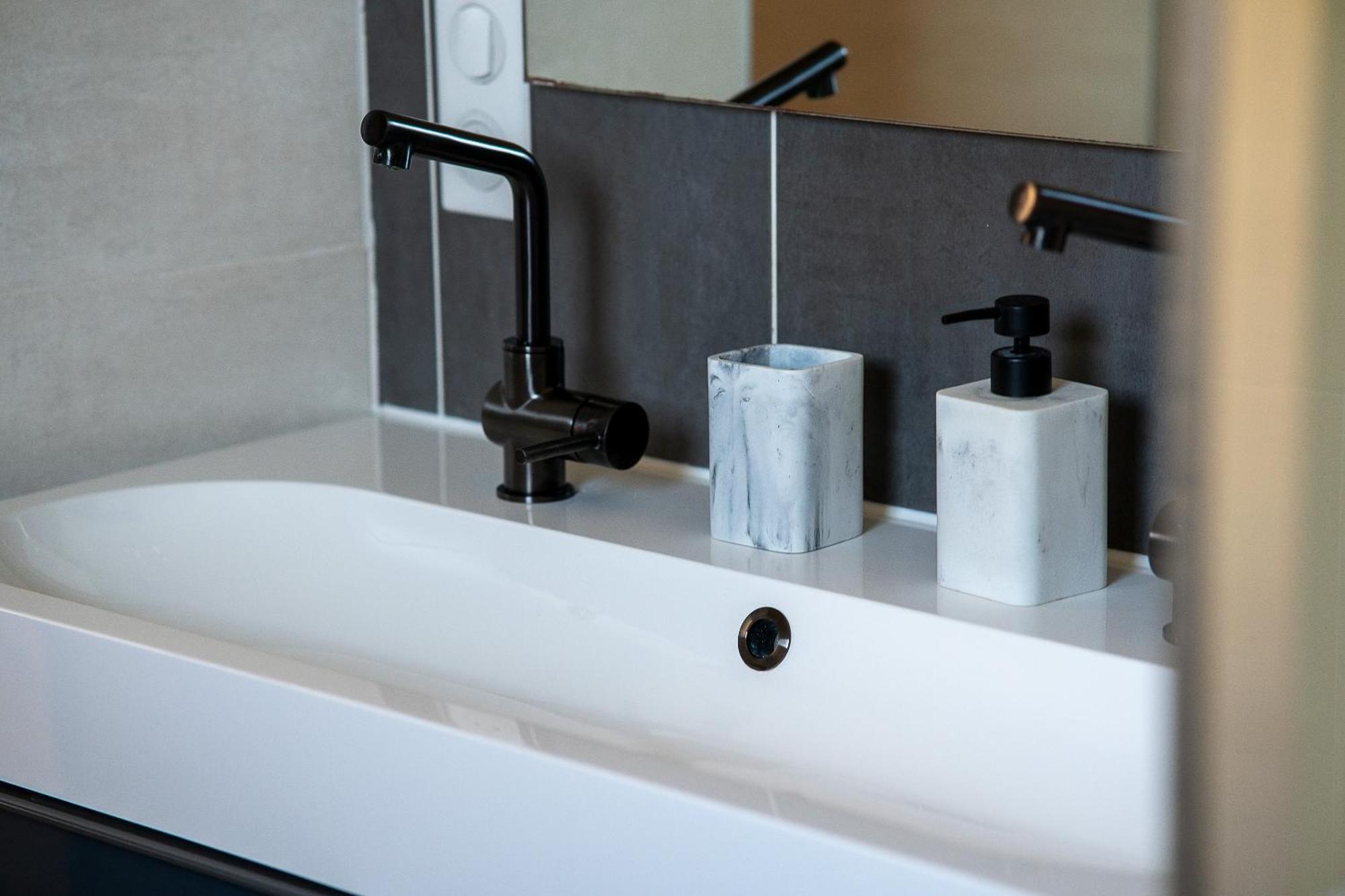 Le Charme Des Berceaux Apartment Еперне Екстериор снимка